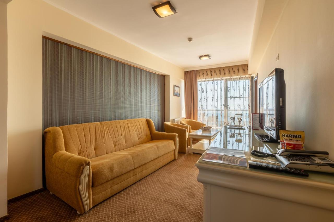 Hawaii Hotel